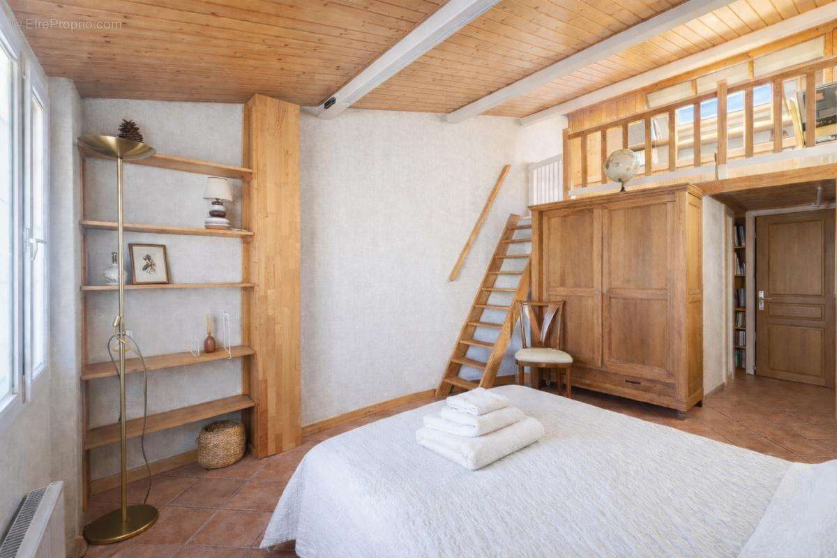 Maison à SAINT-GENIS-POUILLY