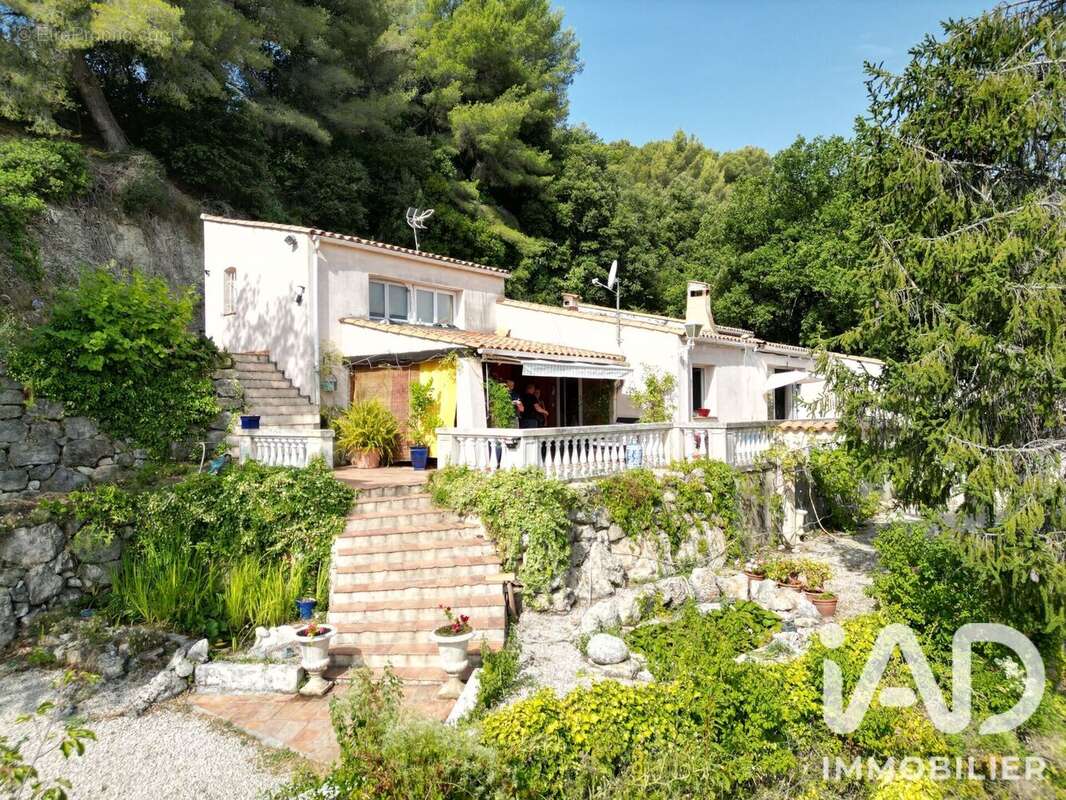 Maison 199 m² à Saint-Laurent-Du-Var  - photo 5