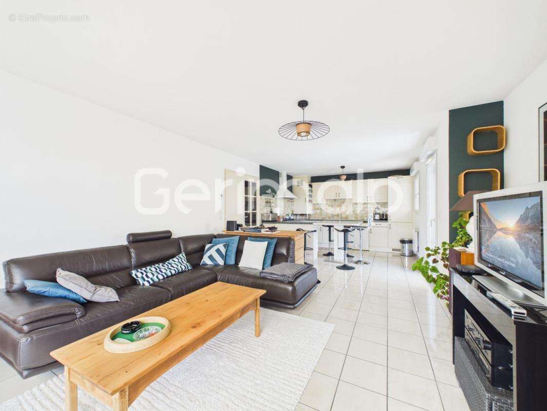 Vente - Appartement - 3 pièces + cuisine - 69,40 m² - 430 000 € - photo 11