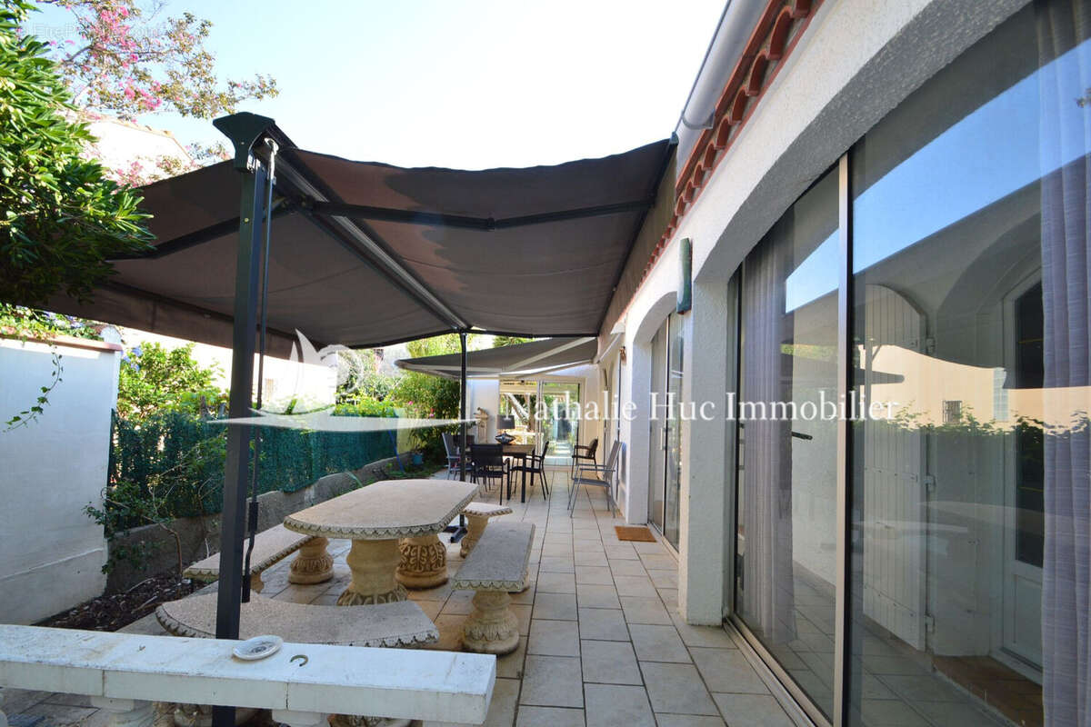 Maison à SAINT-LAURENT-DE-LA-SALANQUE