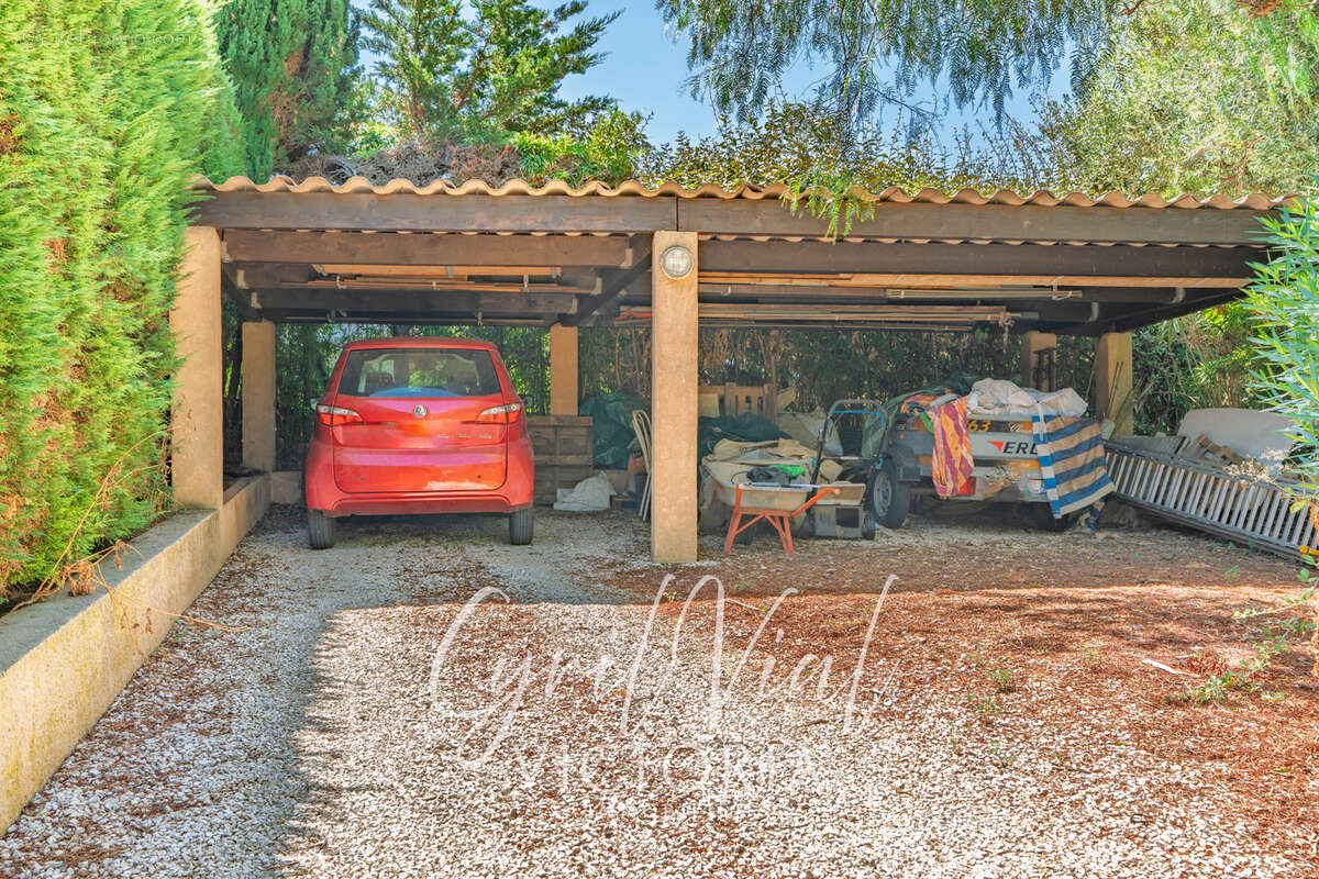 LA LONDE-LES-MAURES  maison familiale avec piscine, pool house et vaste garage - photo 19