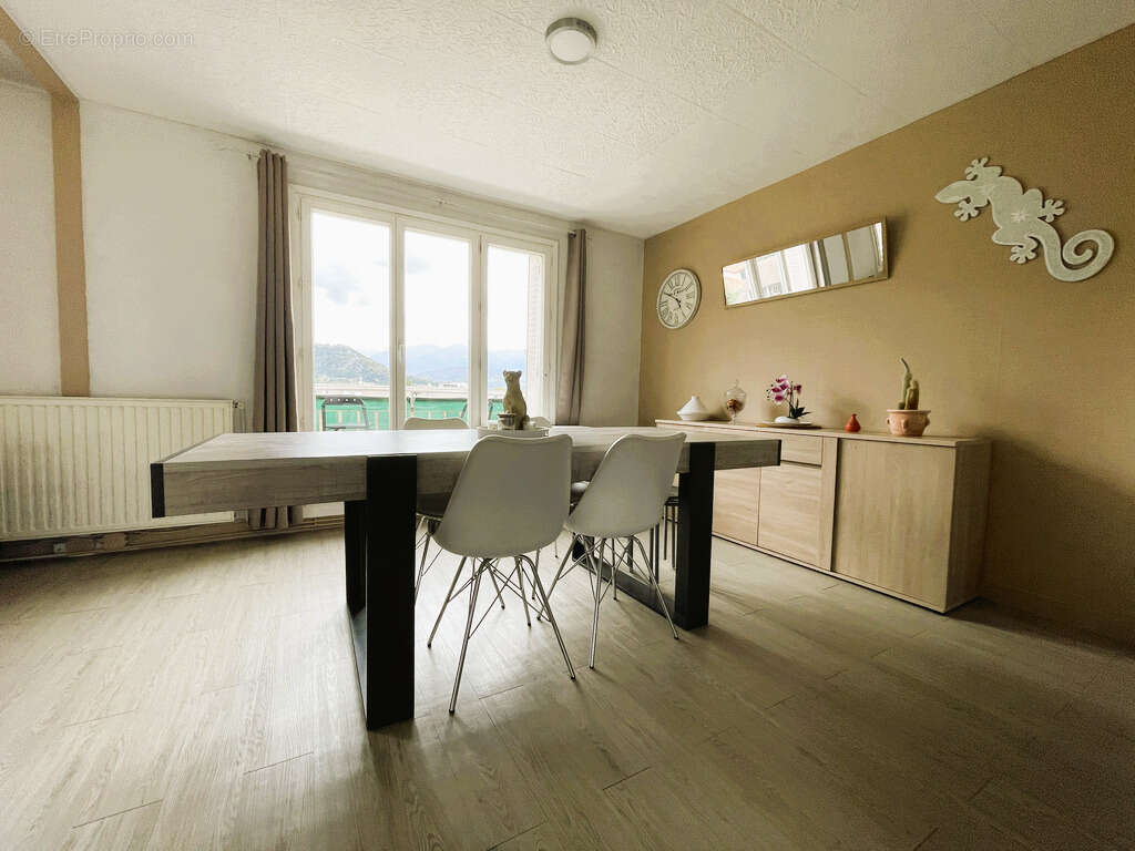 Appartement à FONTAINE