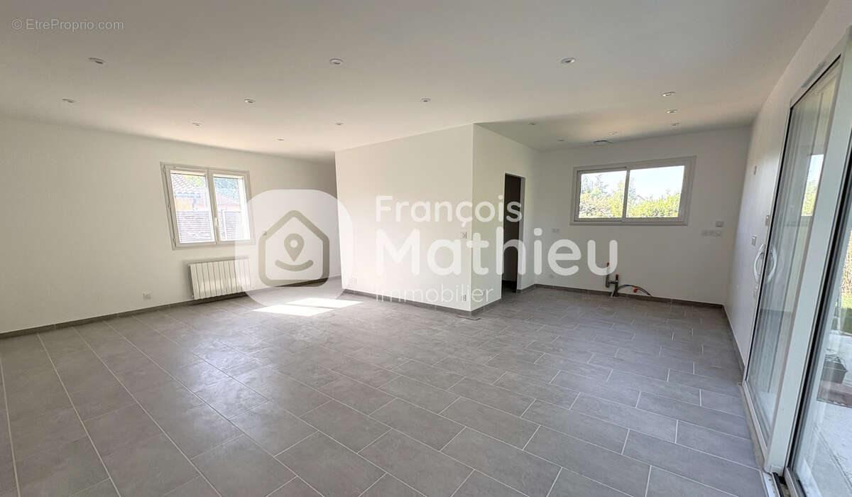 Saint-André-le-Bouchoux - Maison neuve de plain-pied sur 503 m2 de terrain - photo 7