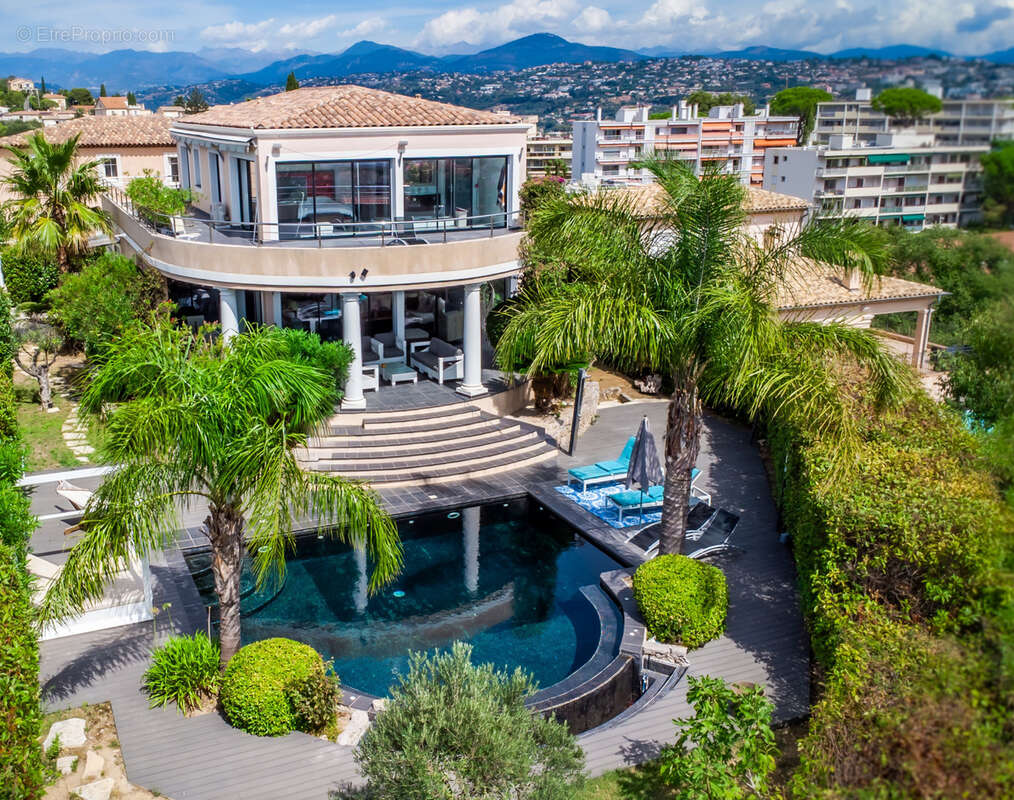 Maison à SAINT-LAURENT-DU-VAR