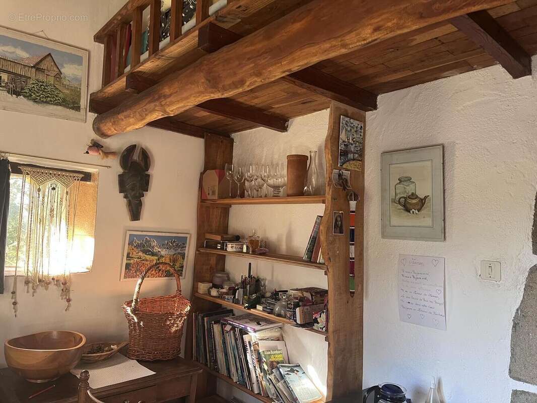 Bureau avec petite mezzanine  - Maison à FIGEAC