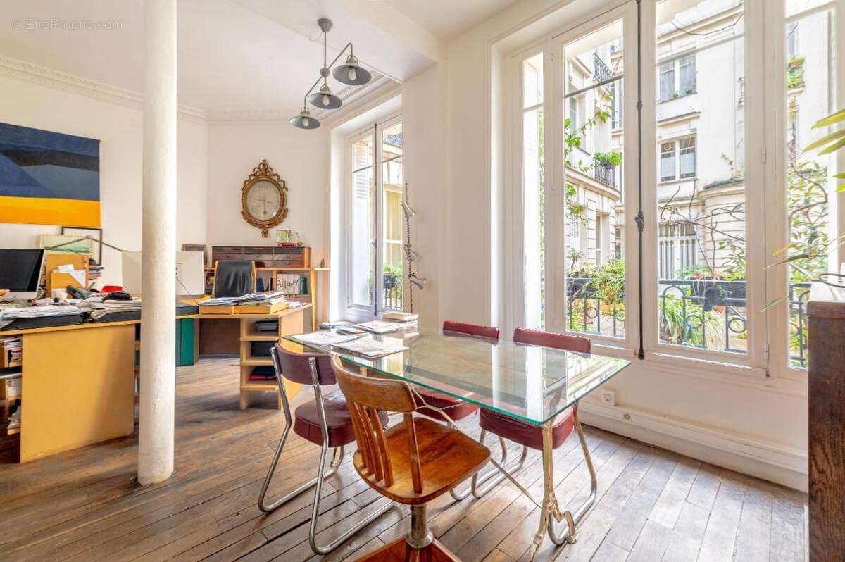 Appartement à PARIS-10E