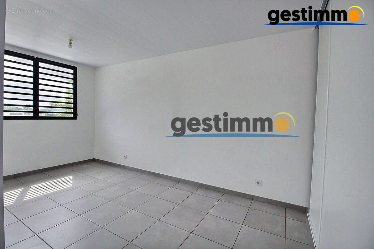 Appartement à REMIRE-MONTJOLY