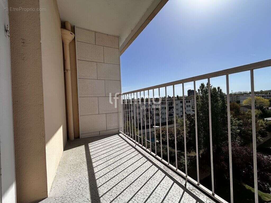 Appartement 65m2, dernier étage et 2 balcon - photo 2