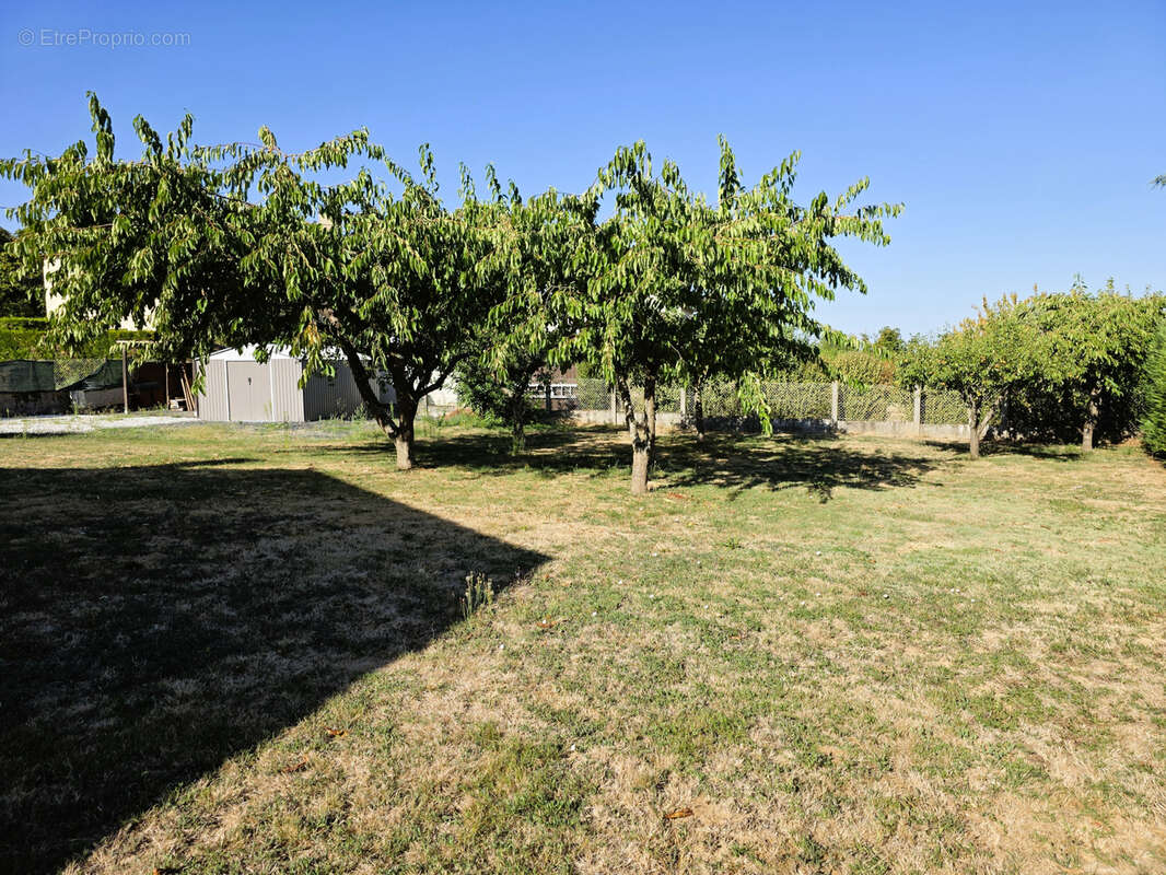 Joli pavillon de plain-pied avec jardin en retrait de la ville - photo 3