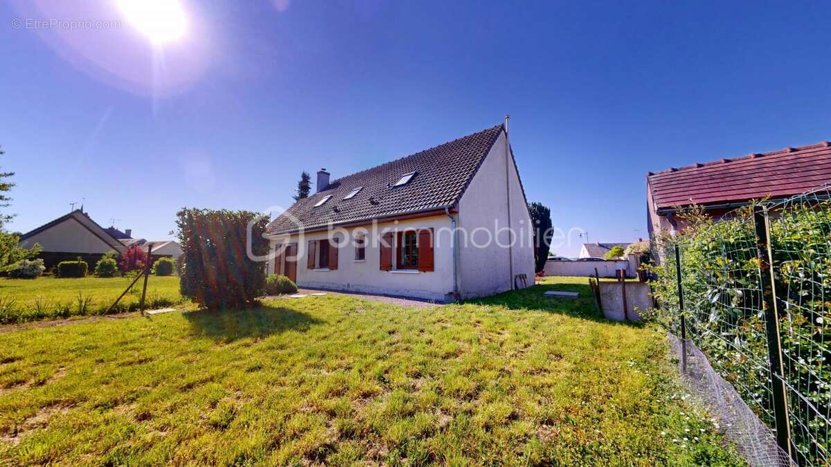 Maison à BELLEGARDE