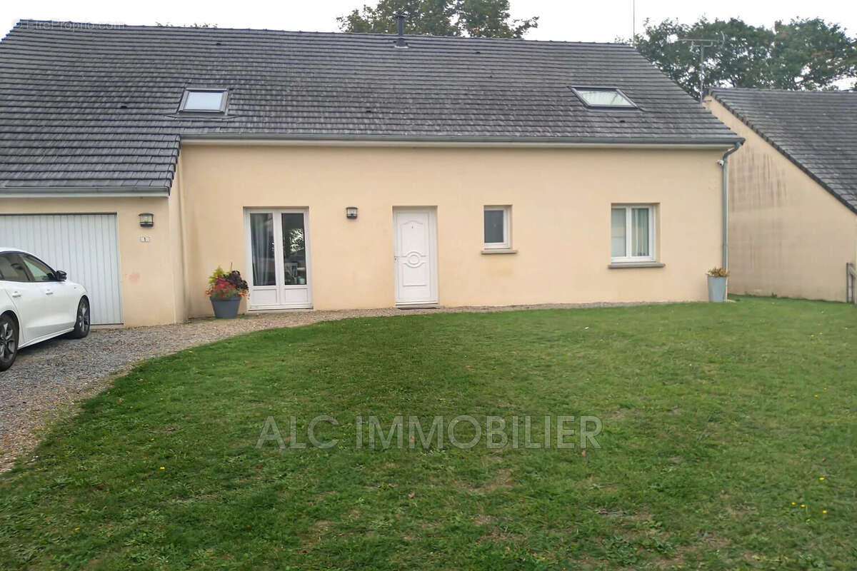 Maison à SAINT-CALAIS-DU-DESERT