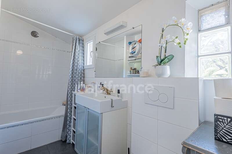 Mougins / à vendre Propriété type MAZET avec dépendance, piscine et garage pour 2 véhicules - photo 11