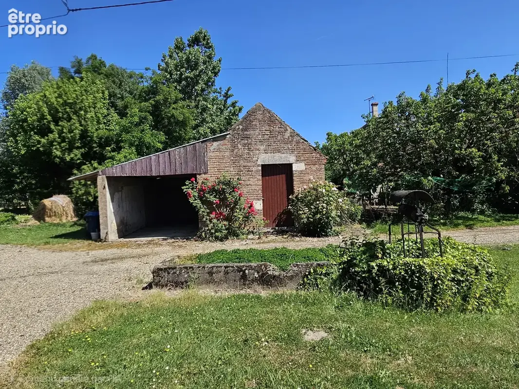 Proche Pierre de Bresse et Mervans - Ancien corps de ferme - photo 6