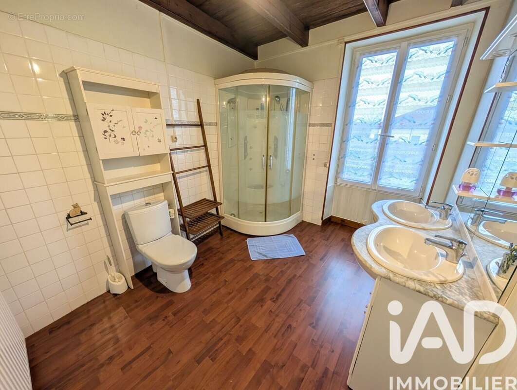 Photo 8 - Maison à LUSSAC-LES-CHATEAUX