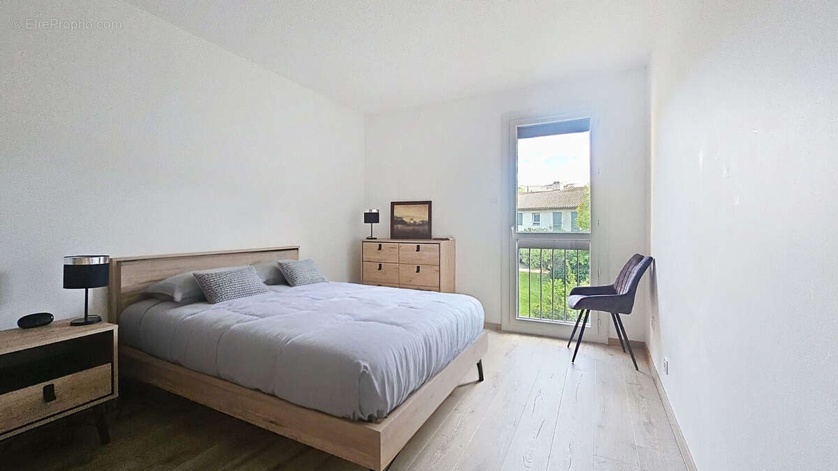 Appartement à VILLENEUVE-LES-AVIGNON