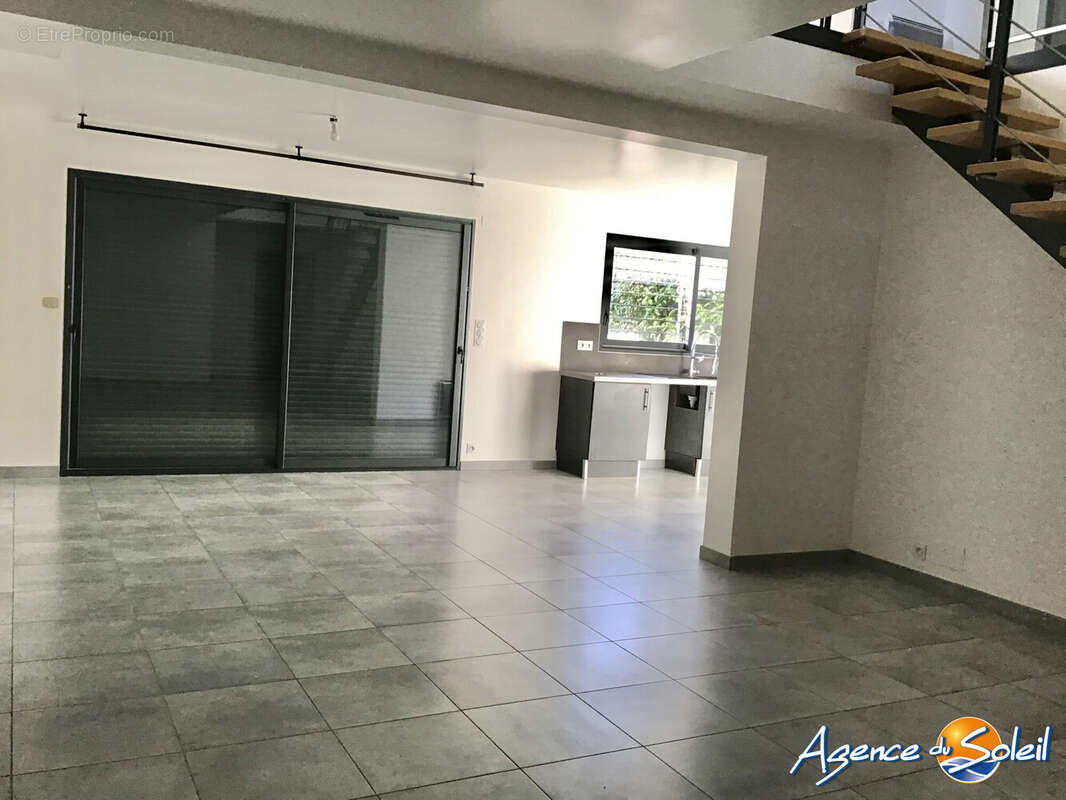 Maison à SAINT-LAURENT-DE-LA-SALANQUE