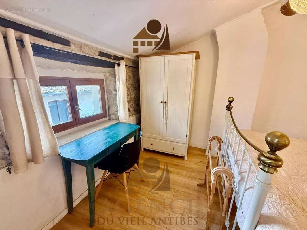Antibes 2P 38.90m2 vieil ville dernière étage - photo 7