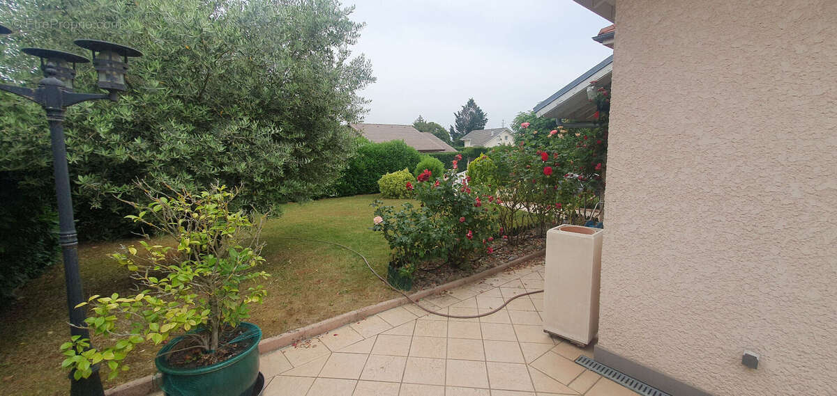 Maison à VETRAZ-MONTHOUX