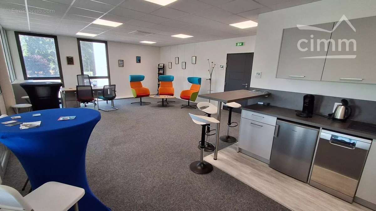 A VENDRE à Blois, Bureaux 85m² - photo 2