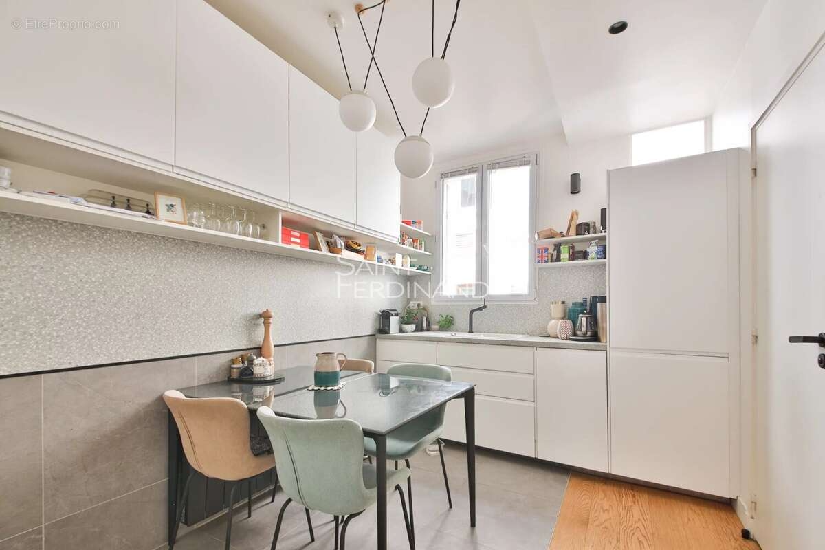 Appartement à PARIS-17E
