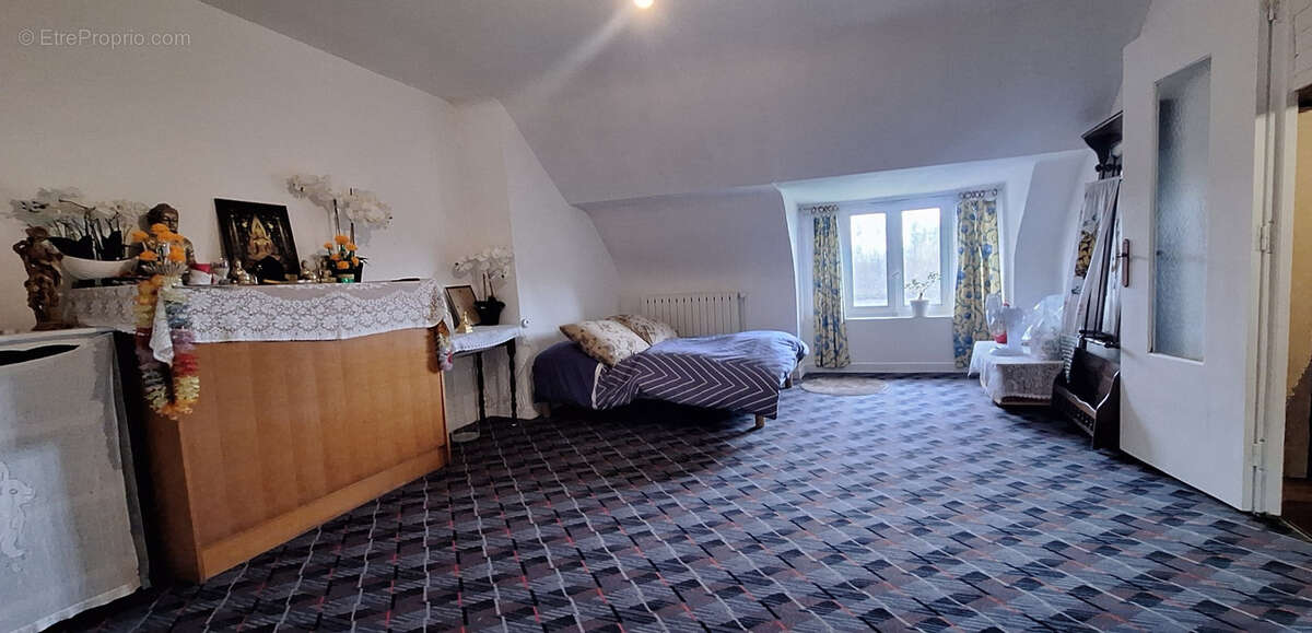 Maison à LAROCHE-SAINT-CYDROINE