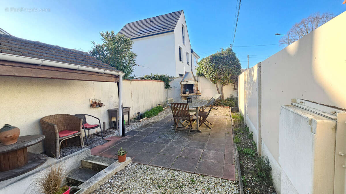 HOUILLES ** Maison 4 pièces avec sous-sol et terrasse - photo 8