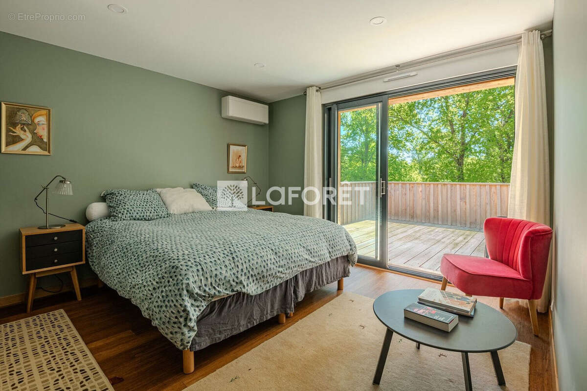 Maison à SAINT-JULIEN-EN-BORN