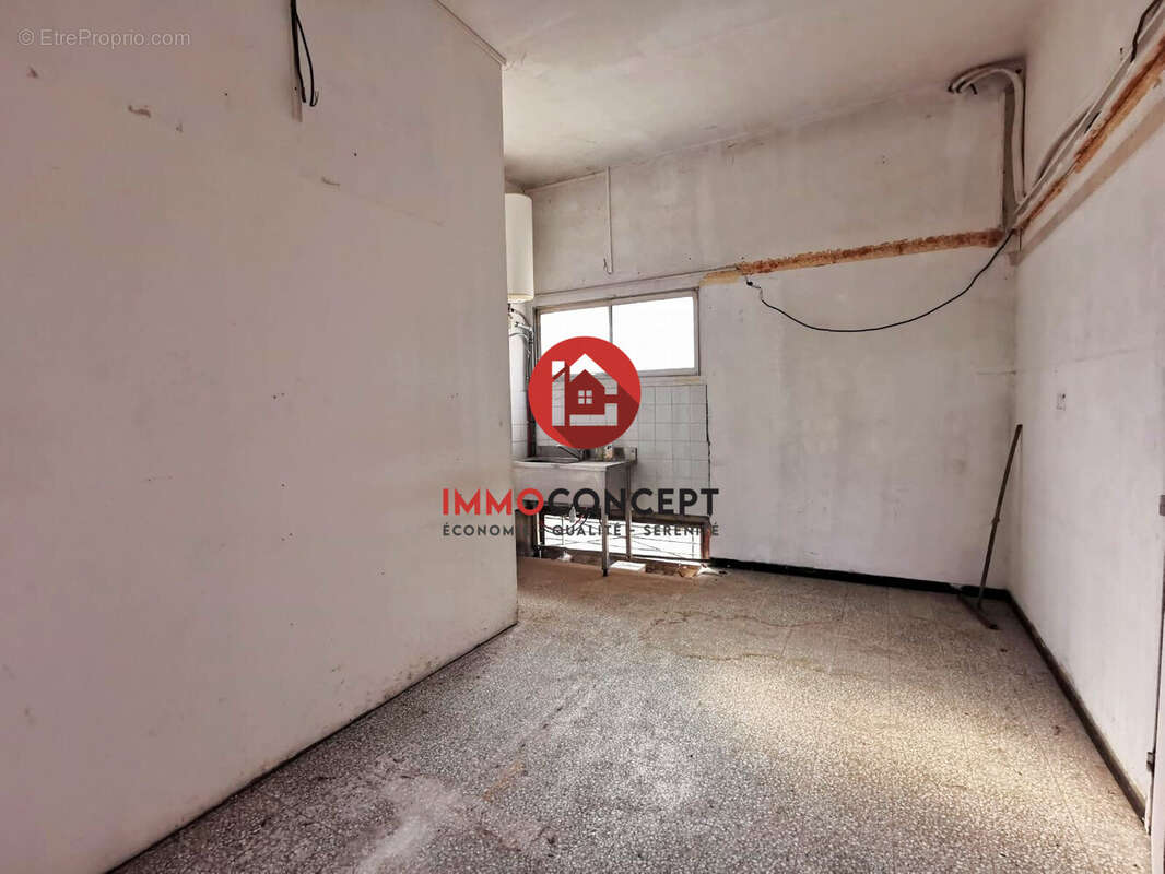 Commerce à LAUDUN-L&#039;ARDOISE