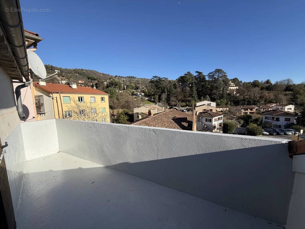 Appartement à CONTES