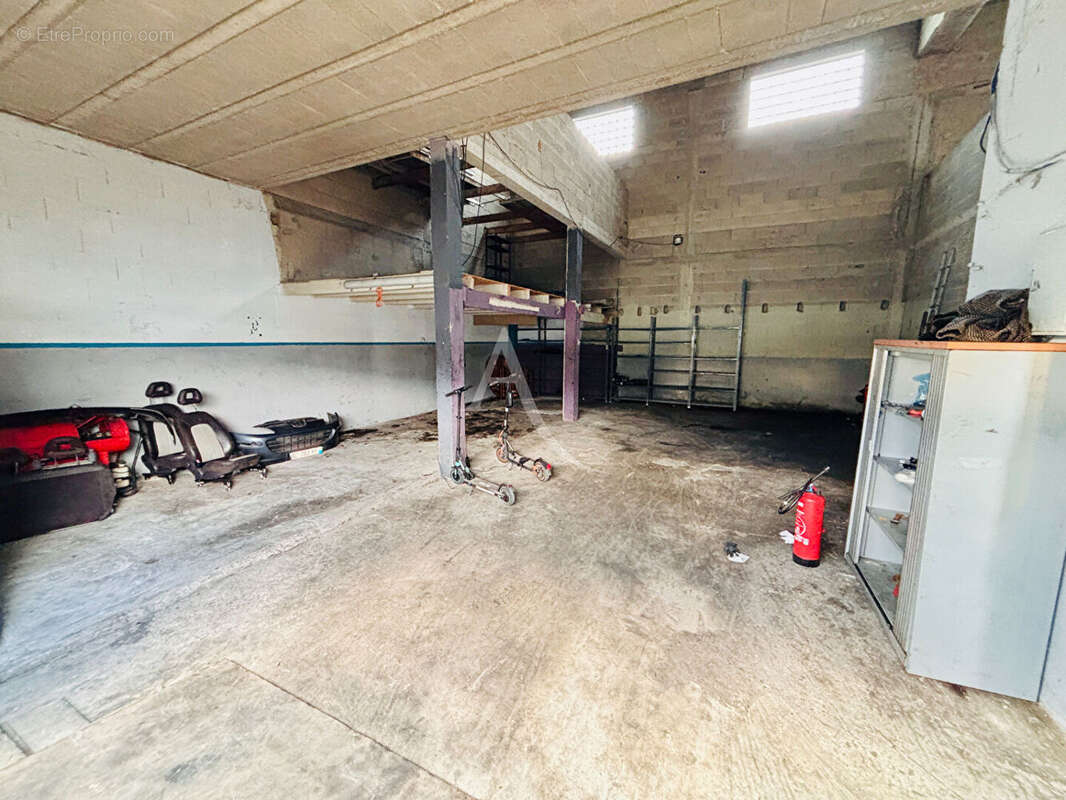 Commerce à VILLENOY