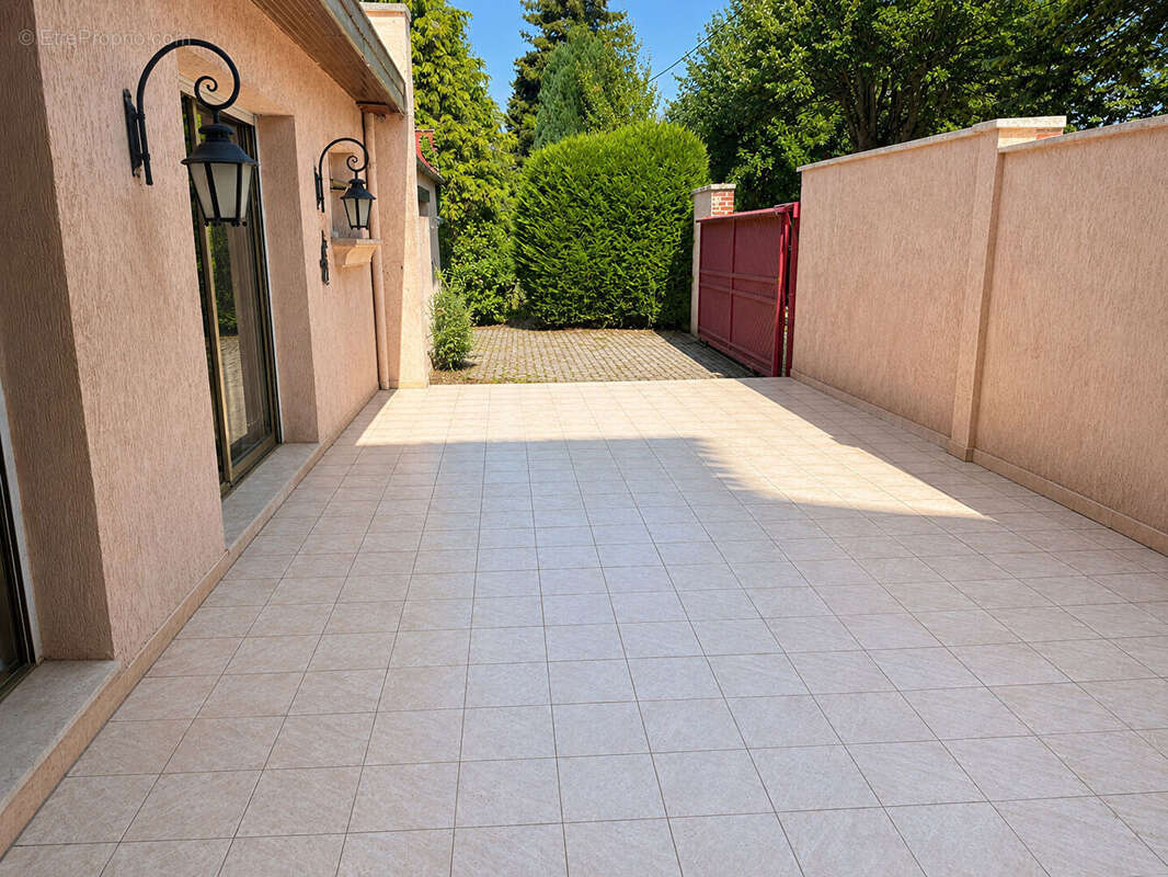 Maison de caractère 5 chambres avec jardin, garage double et fort potentiel - photo 9