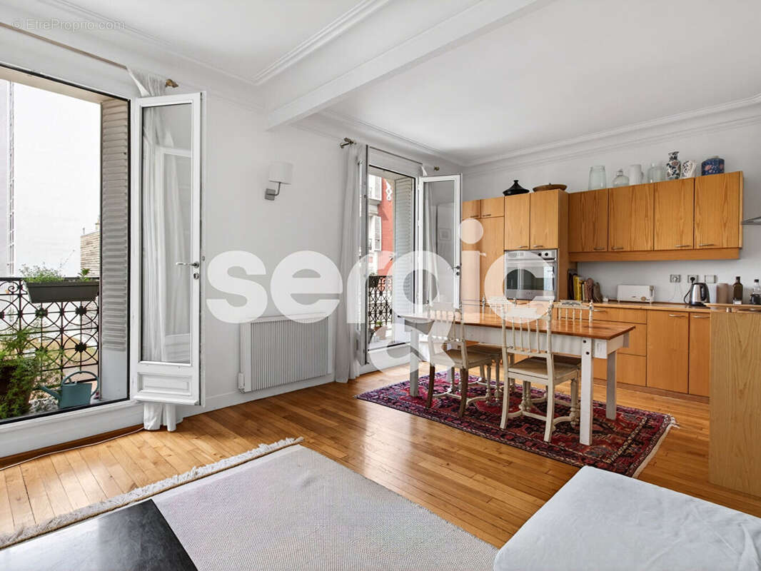 Appartement à PARIS-14E