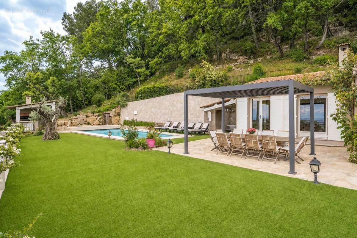 Maison de 6 pièces de 256 m² à Le Bar-sur-Loup - photo 11