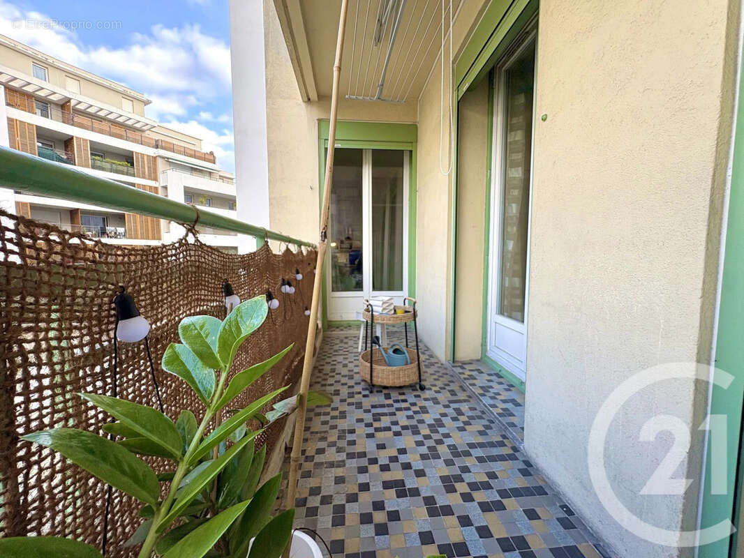 Appartement à MARSEILLE-5E