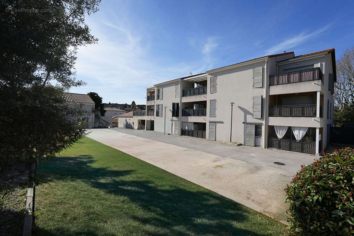 T2 -Saint Chamas - ascenseur - parking - terrasse - photo 6
