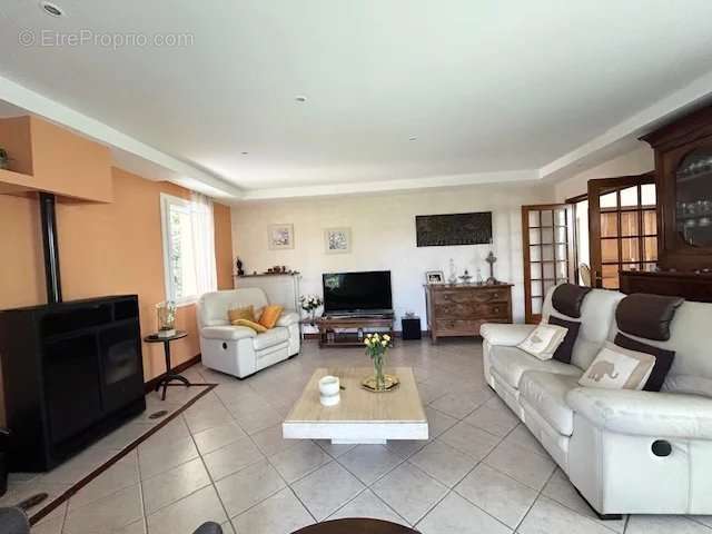 Maison à CHARBONNIERES-LES-BAINS