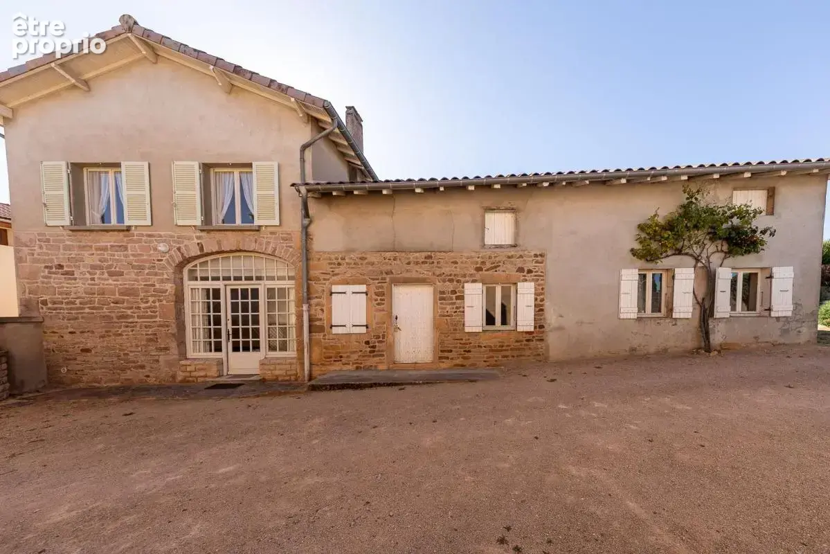 Photo Maison à Saint-Amour-Bellevue au prix de 230 000€