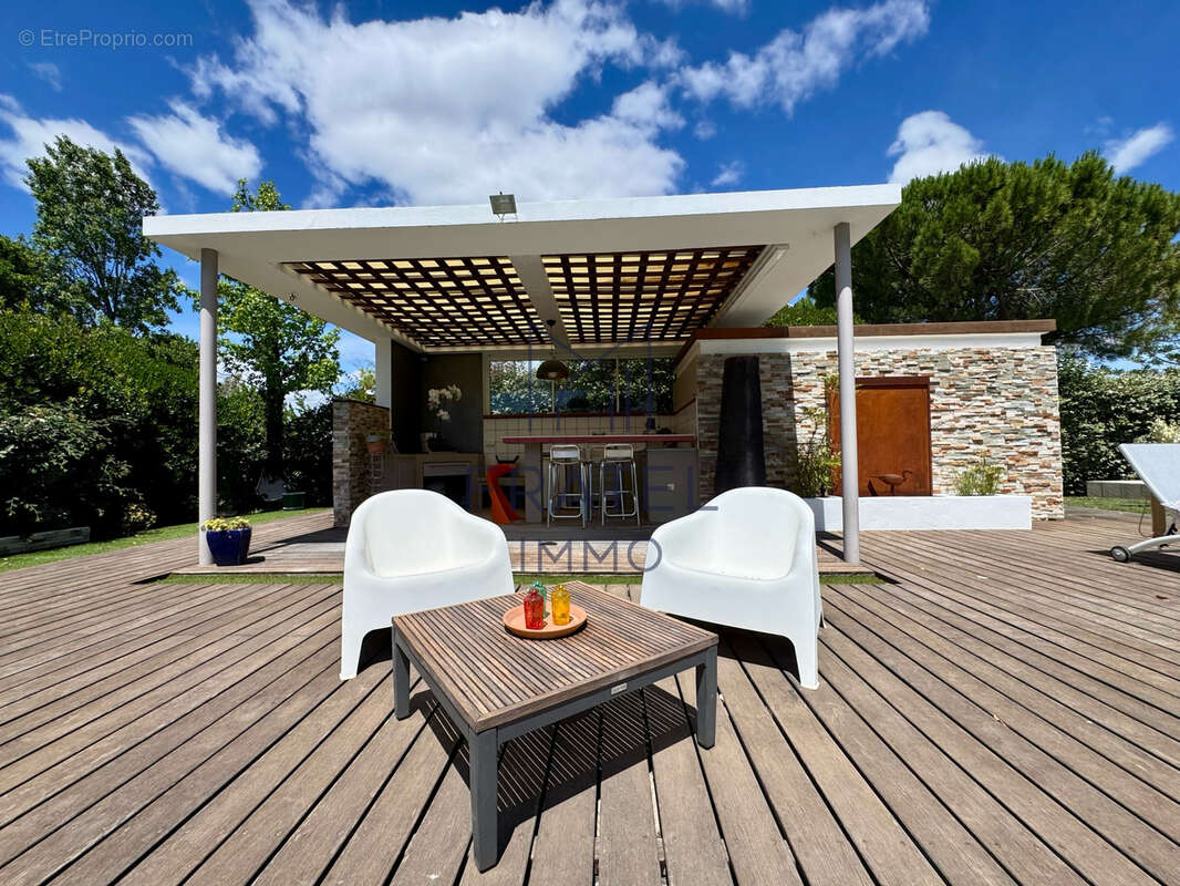 Élégante villa d'architecte T5 de 169 m2 avec piscine - photo 10