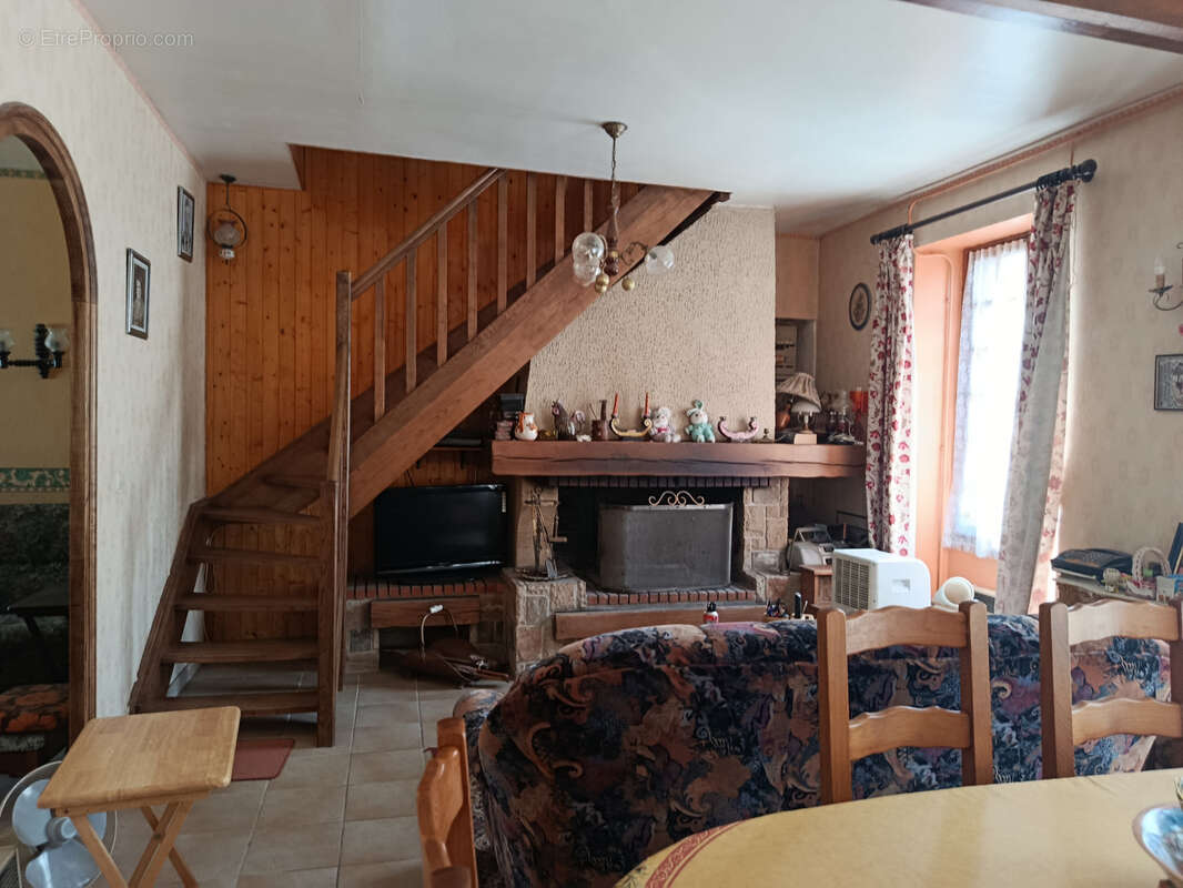 Maison à BENGY-SUR-CRAON
