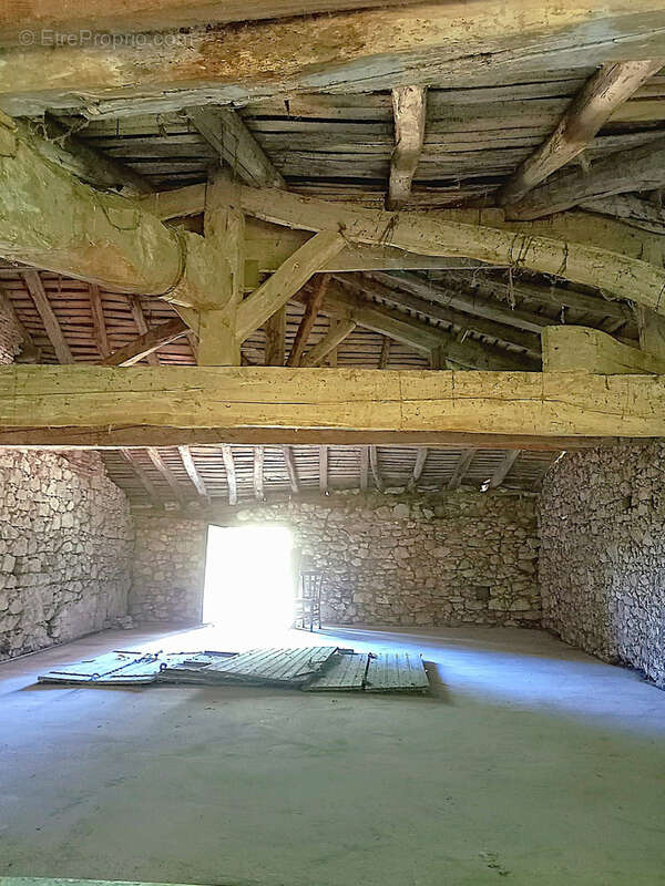 Rare - Délicieuse propriété 1,9 hectare maison rénovée et nombreuses dépendances - photo 31