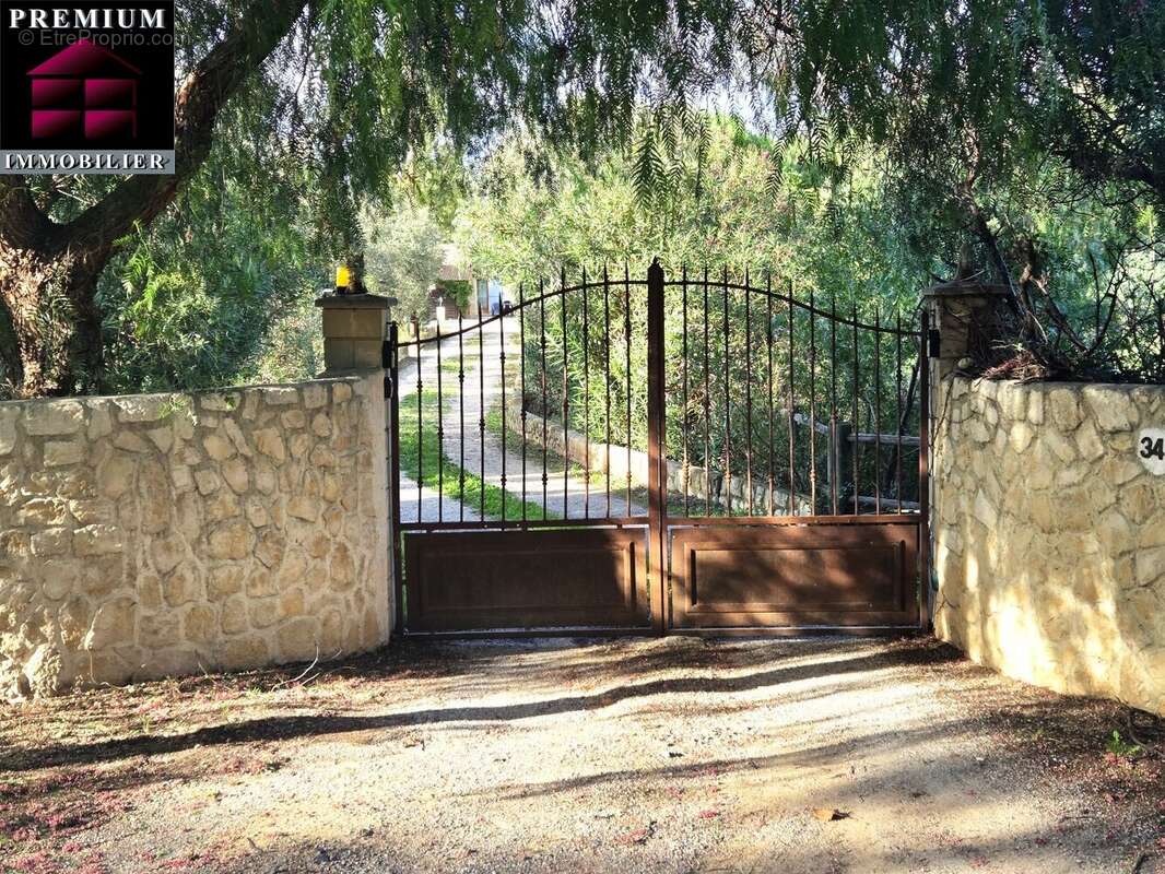 Maison à SAINT-ESTEVE