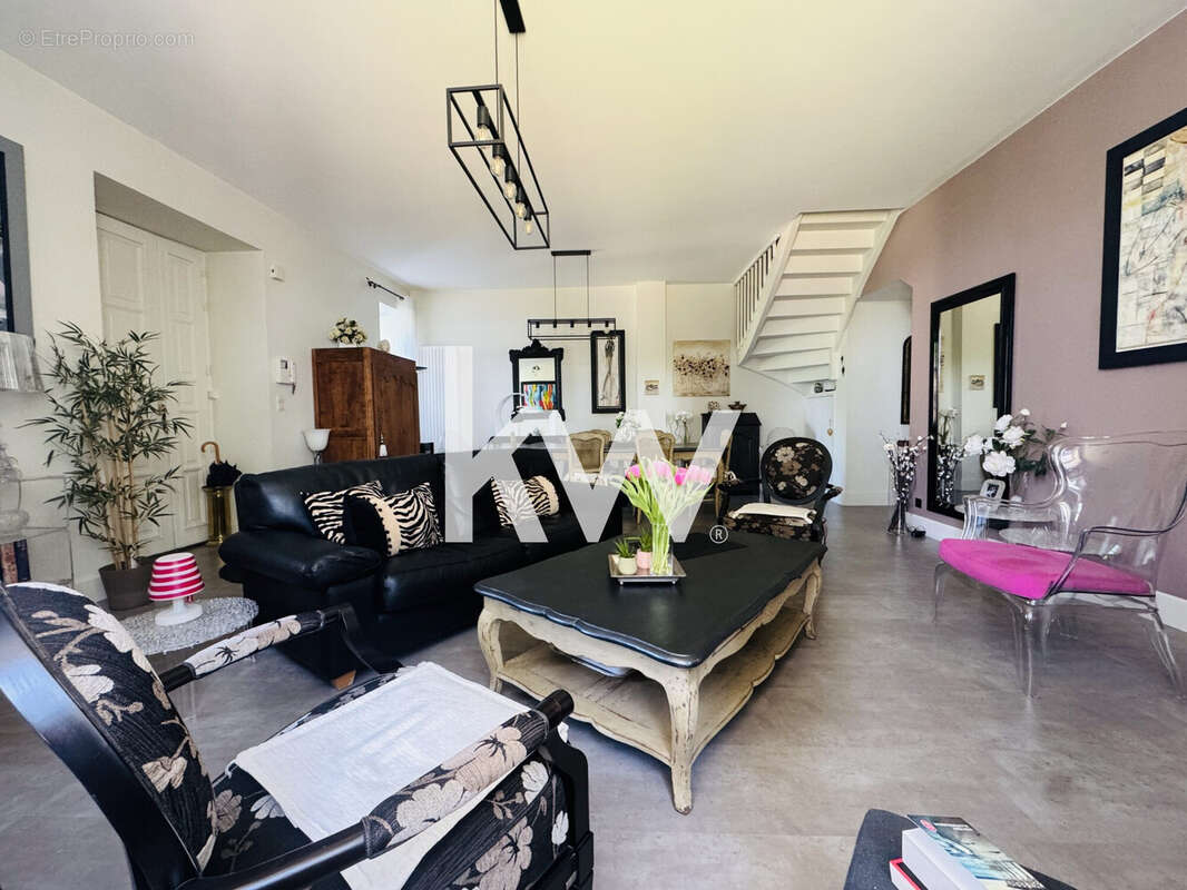 Appartement 132 m² à Saint-Etienne  - photo 6
