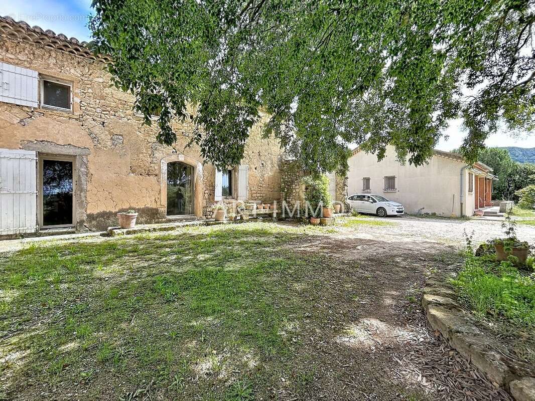 Maison à ROBION