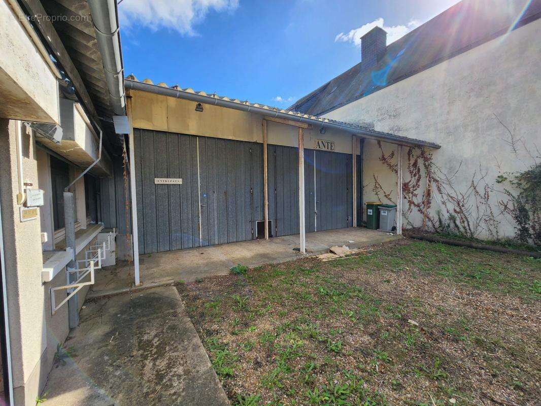 Commerce à SAVIGNY-SUR-BRAYE