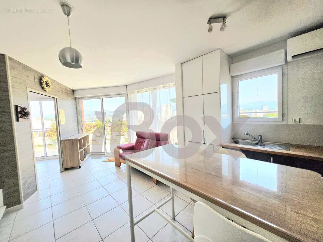 Appartement T2 en toit-terrasse avec jardin privatif   Châteaubanne - photo 8