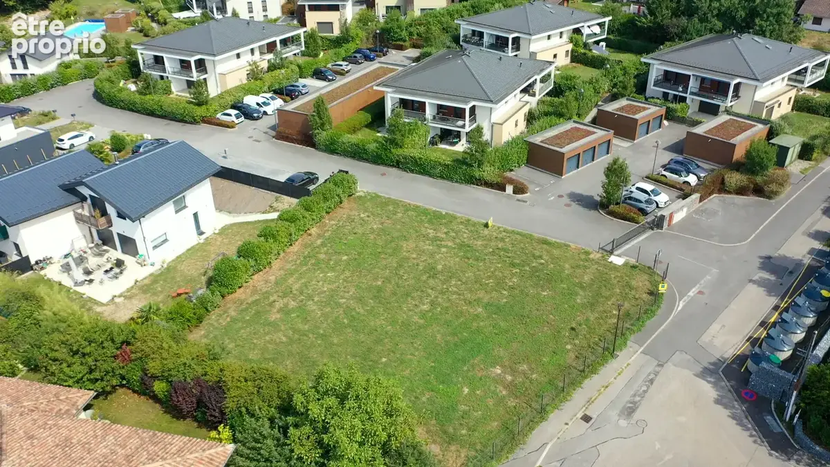 Terrain à MESSERY