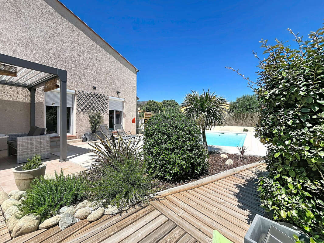 Maison 104 m² à Prades  - photo 8