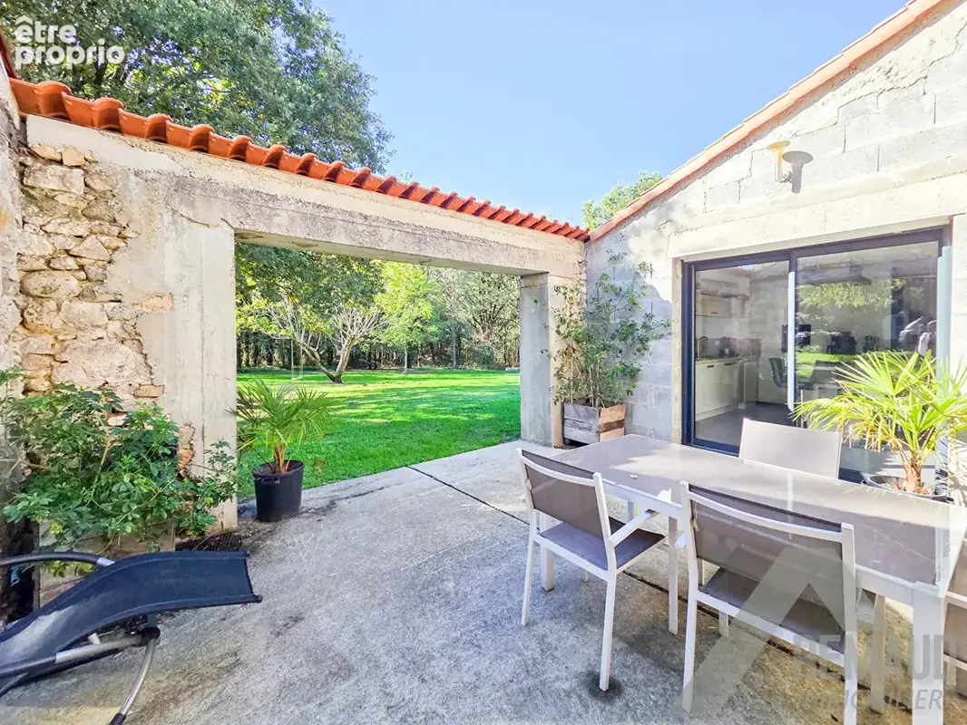 Grange Rénovée de 214 m² sur Terrain de 2973 m² - photo 13