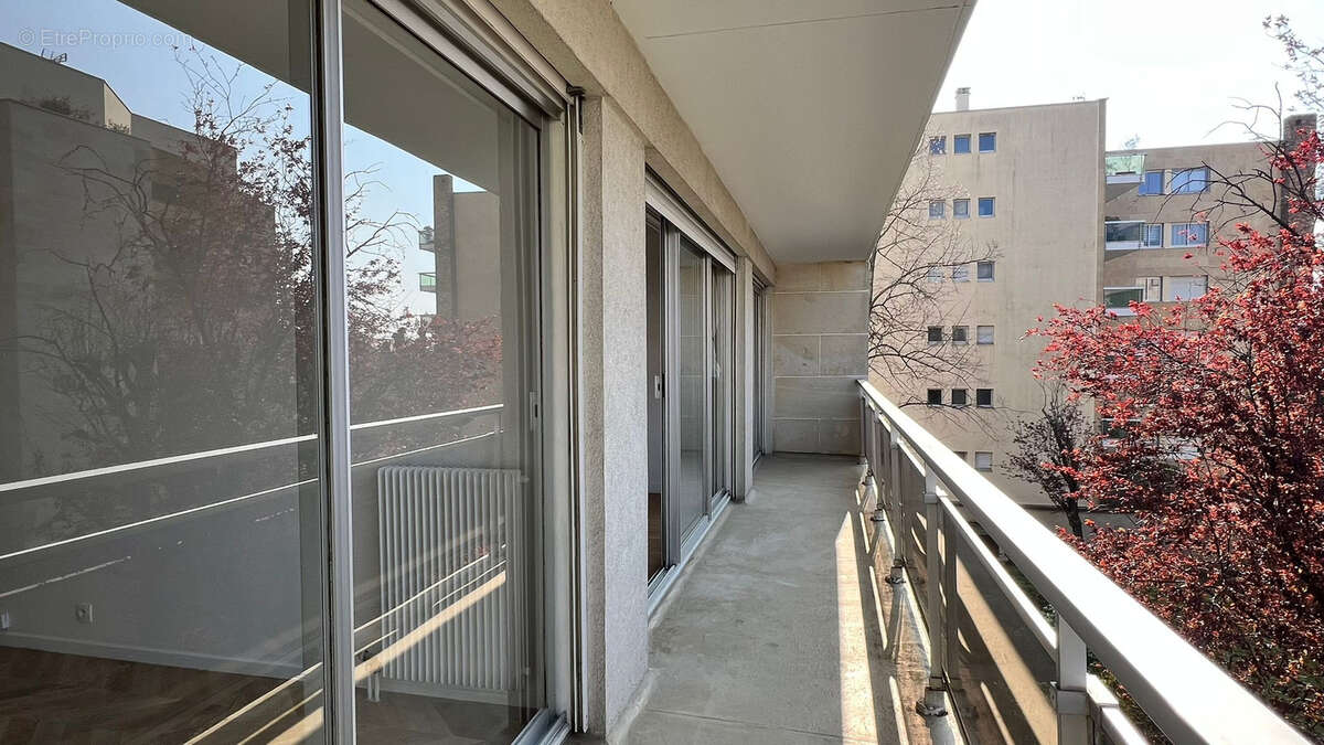 Quartier Centre administratif - Appartement 3 pièces balcon - photo 12