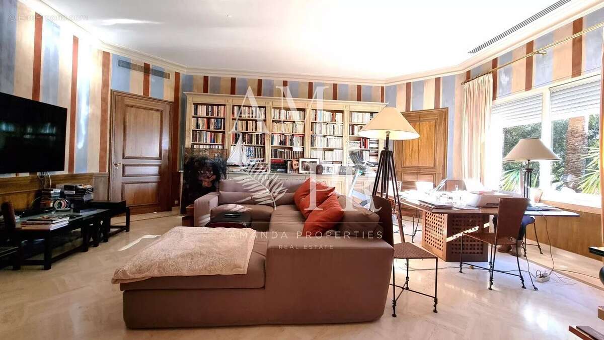 Cannes – Villa Belle Époque Iconique de Prestige avec Vue Mer Panoramique - photo 16